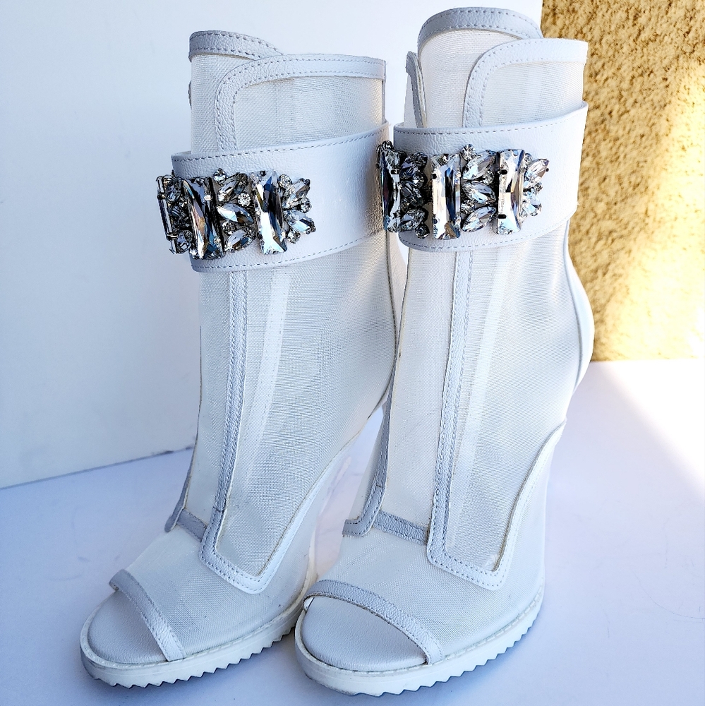 Karl Lagerfeld Paris Women's White Blayze Lug Sole Peep Toe Bootie Size 7 - Picture 8 of 10